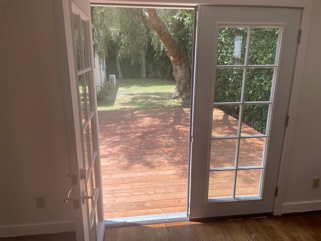 Building Photo - 1523 Carmona Ave