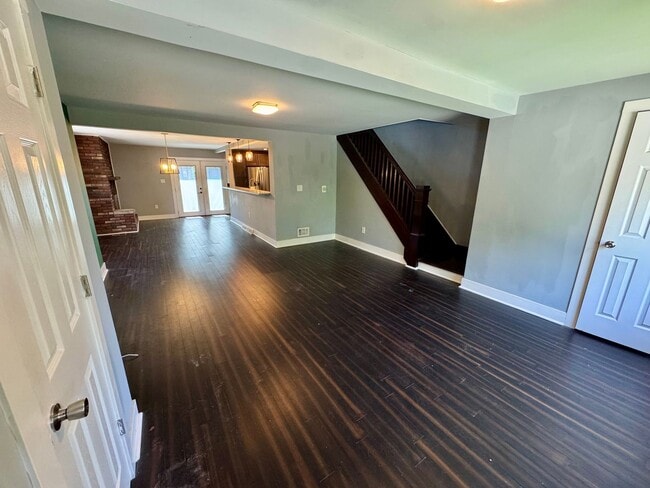 Photo - Open Concept 3 Bed 1.5 Bath in Swissville! House