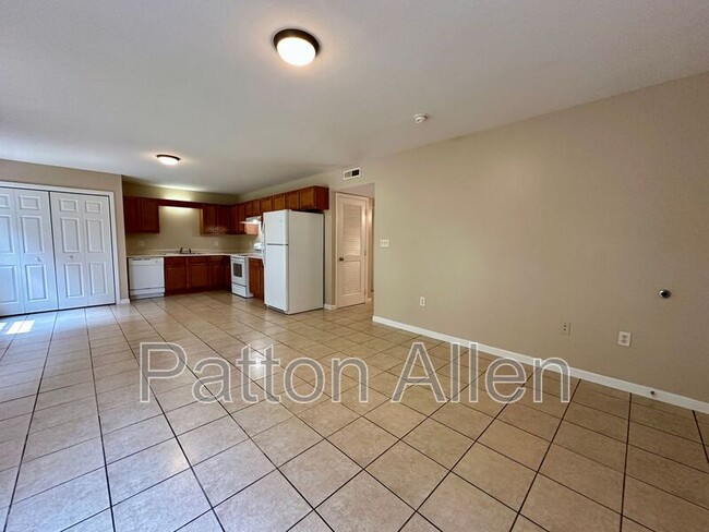 Building Photo - 2 Zell Ln