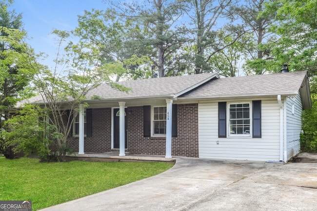 Building Photo - 454 Roxbury Dr