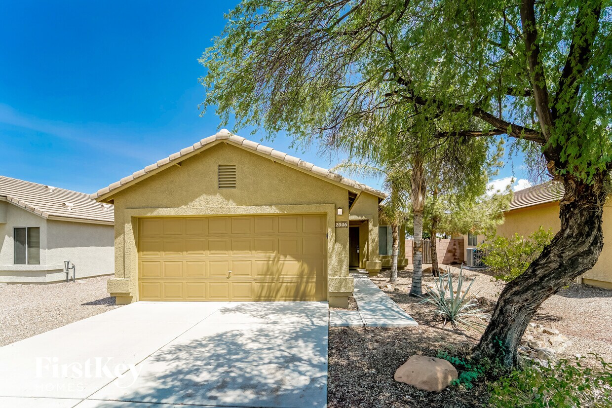 Primary Photo - 2046 Silver Grass Pl