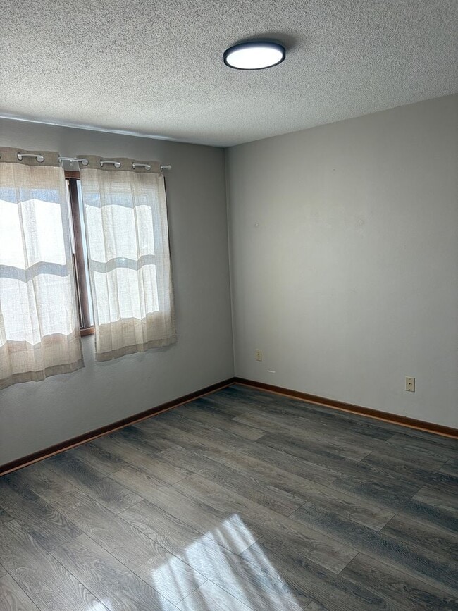 Building Photo - 408 3rd Ave SW