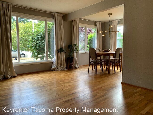 Foto del edificio - 4 br, 2 bath House - 330 Regents Blvd