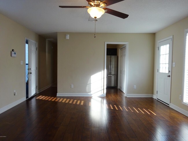 Building Photo - 222 Lakewood Dr