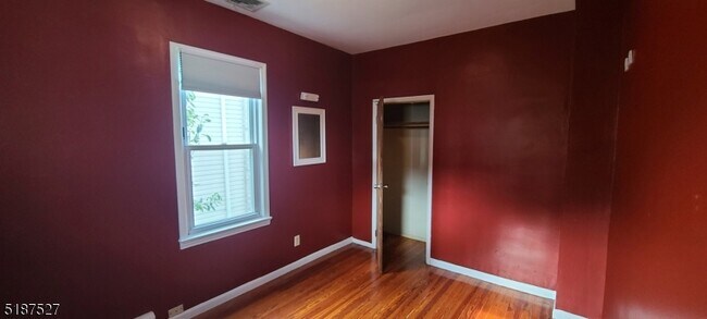 Foto del edificio - 750 Brisbin Ave.