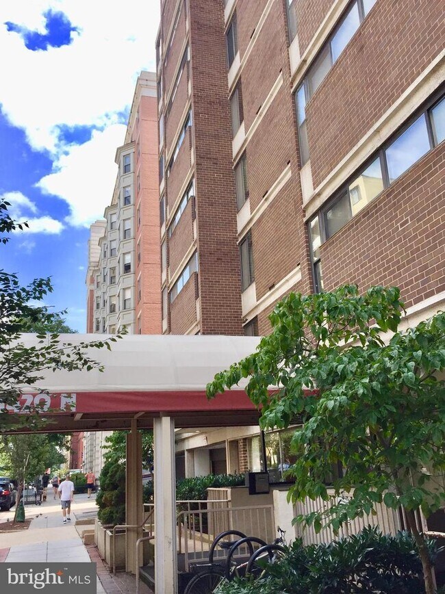 Building Photo - 1420 N St NW