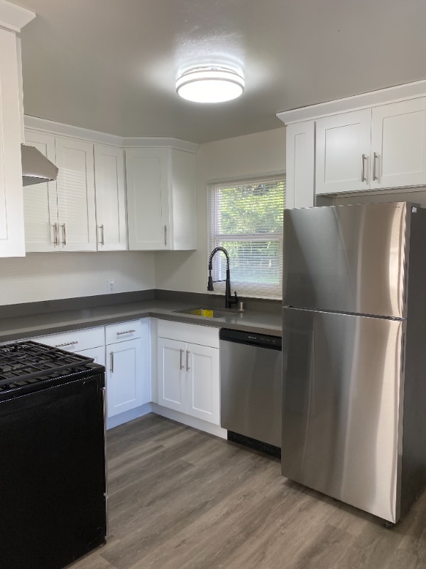 Foto del edificio - 12221 Beverly Park Rd