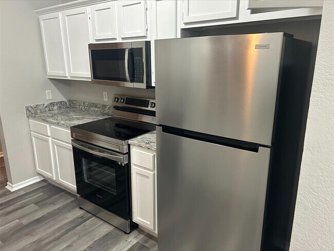 Building Photo - 8613 Hillridge Dr