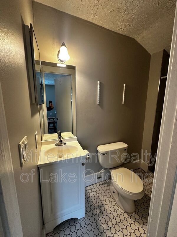 Foto del edificio - 2305 Pine Lake Ave