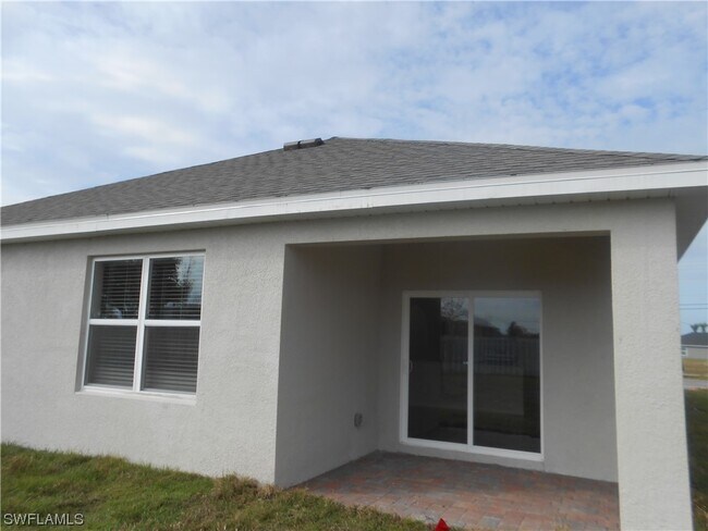 Building Photo - 181 Nelson Rd N