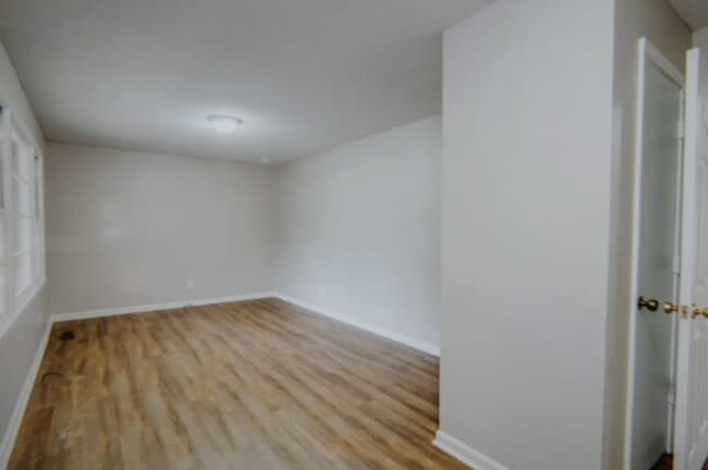 Foto del edificio - 2475 Drexel Dr