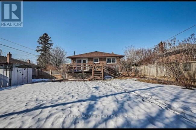 Building Photo - 901 Crocus Crescent