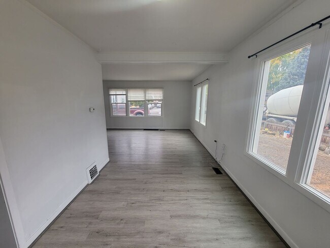 Foto del edificio - 3-Bedroom Duplex in Richland Near Shopping...