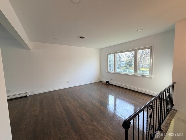 Foto del edificio - 2460 Woodbridge Ave