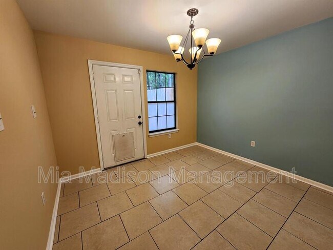Building Photo - 115 Wisteria Ct