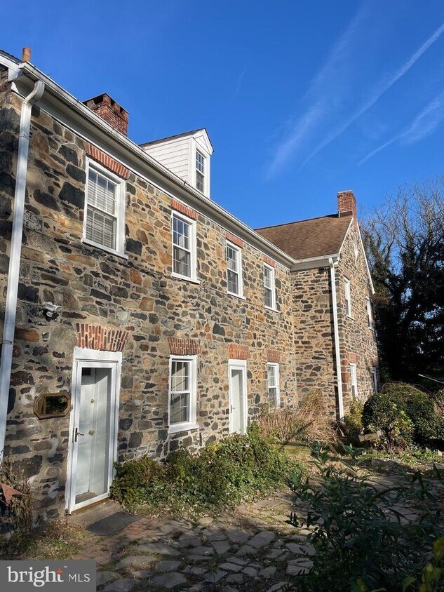 Primary Photo - 1846 Sutton Ave