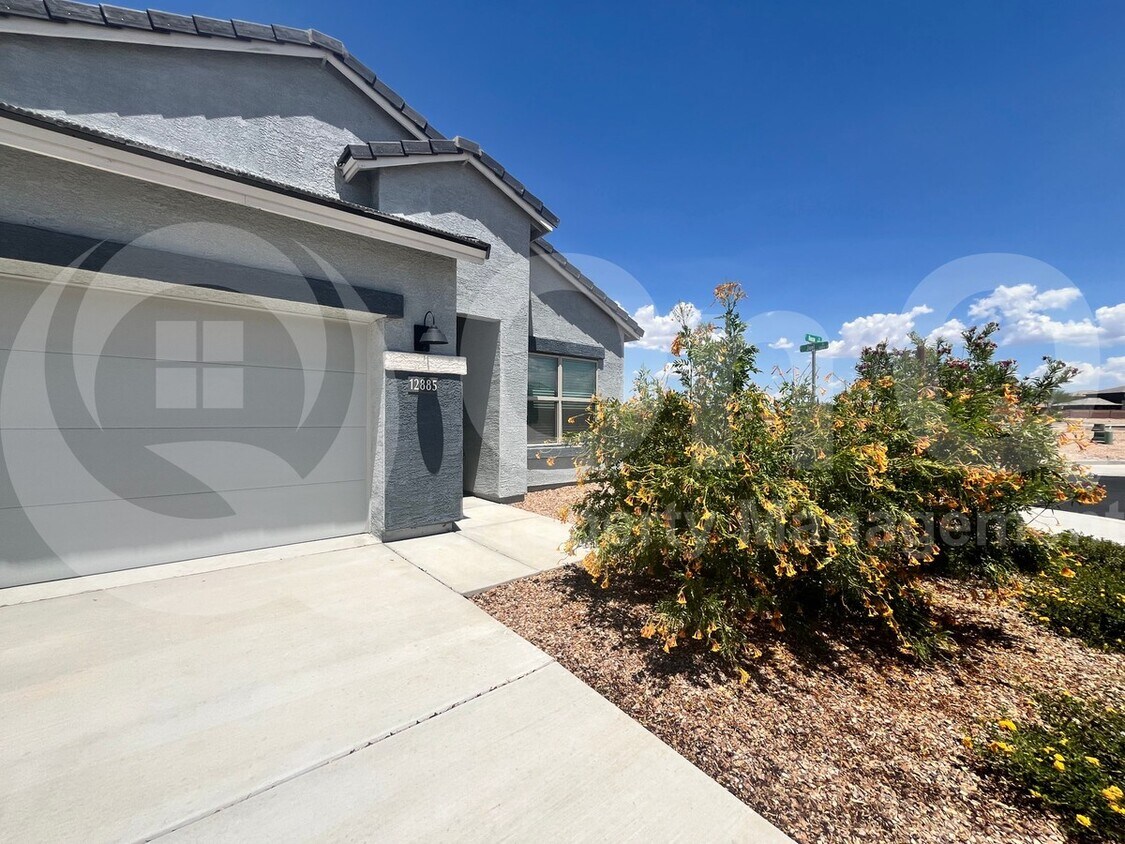 Foto principal - 12885 E Russo Dr