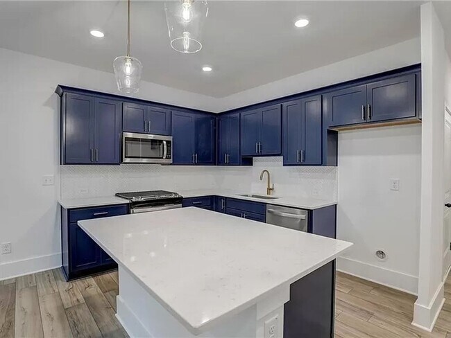 Foto del edificio - 3 Bedroom Townhome in Atlanta