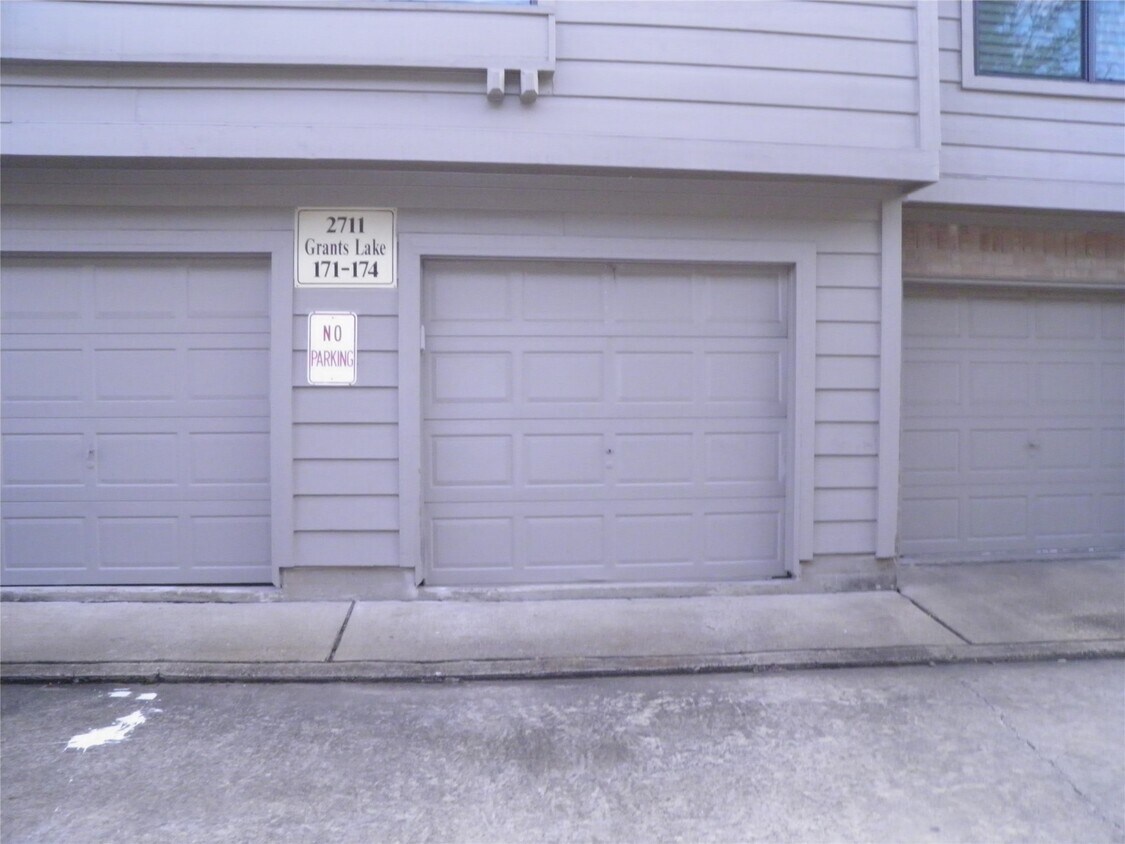 Foto del edificio - 2711 Grants Lake Blvd