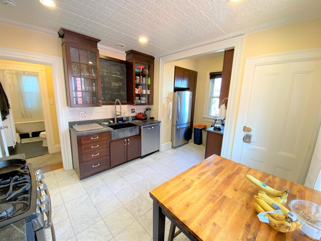 Building Photo - 381 Highland Ave