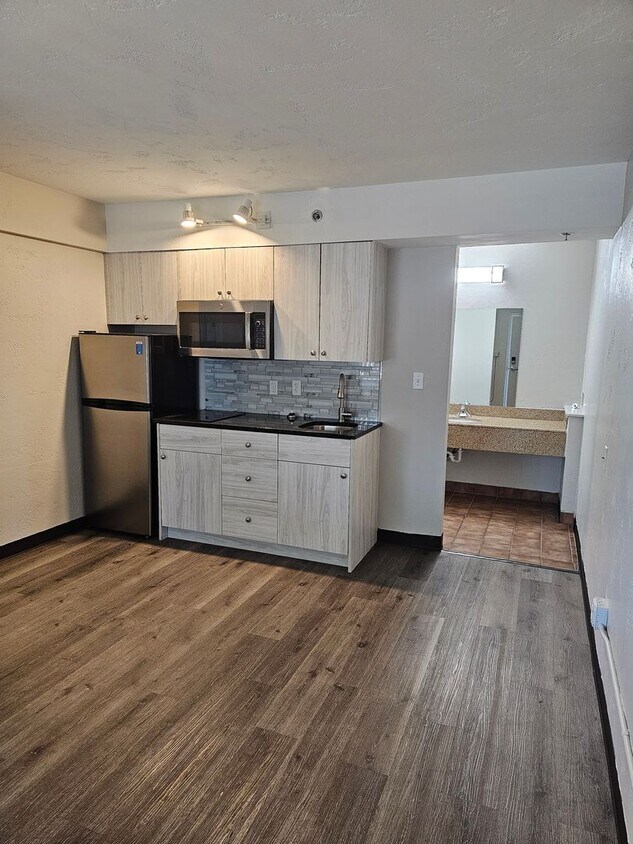 Primary Photo - Remodeled Studio Apartments Near Memorial ...
