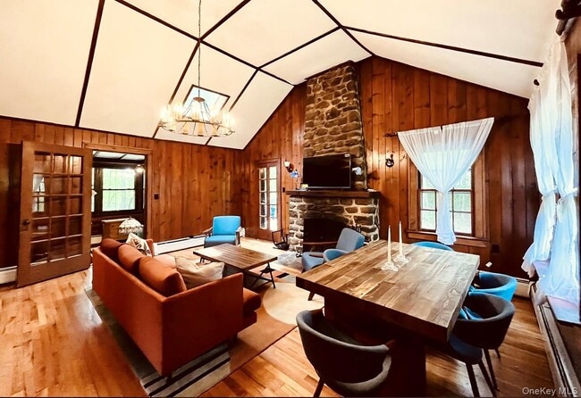 Building Photo - 15 Locust Dr