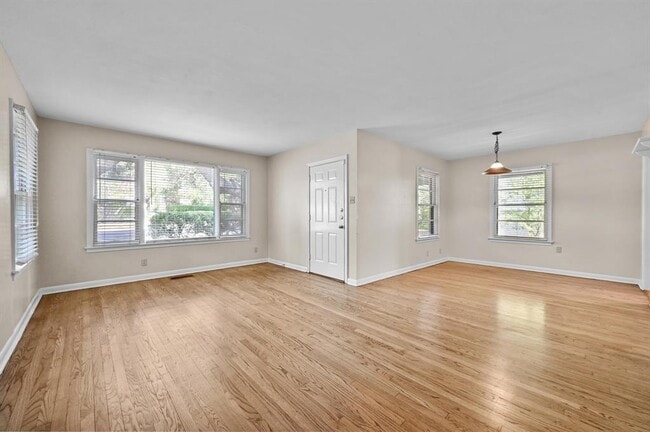 Building Photo - 1507 Travis Heights Blvd