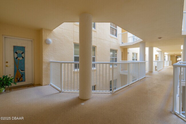 Foto del edificio - 4650 Links Village Dr