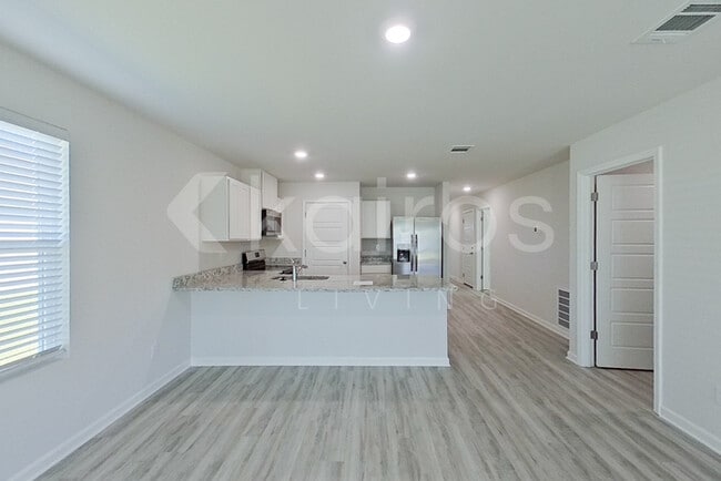 Foto del edificio - 14255 War Admiral Ave