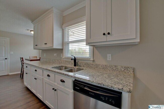 Foto del edificio - 13140 Scott Ln