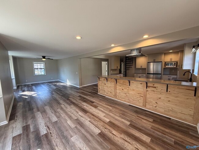 Building Photo - 2665 Dunlap Ave