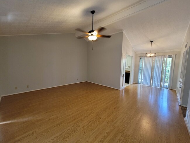 Building Photo - Cute 2 Bedroom 2 Bath Condo close to Medic...