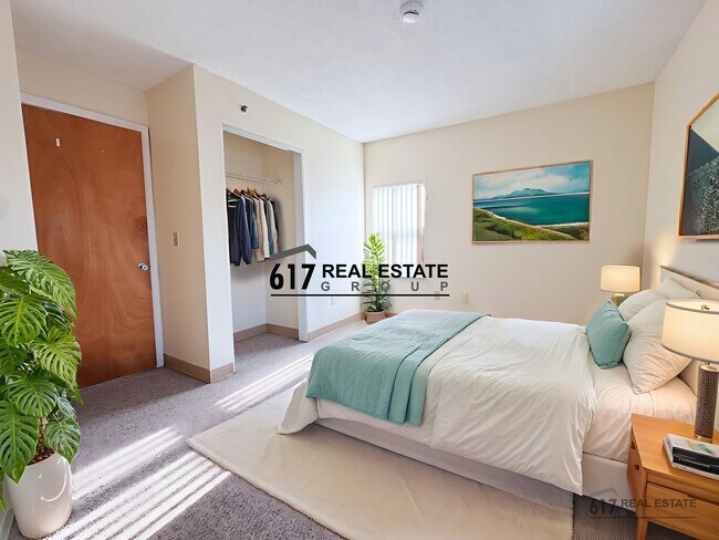 Foto del edificio - 150 N Beacon St