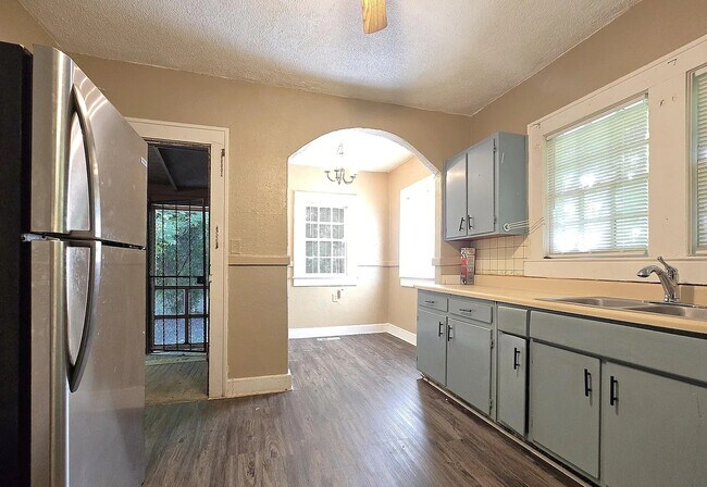Foto del edificio - 2483 Beech Ave