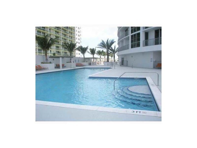 Building Photo - 1750 N Bayshore Dr