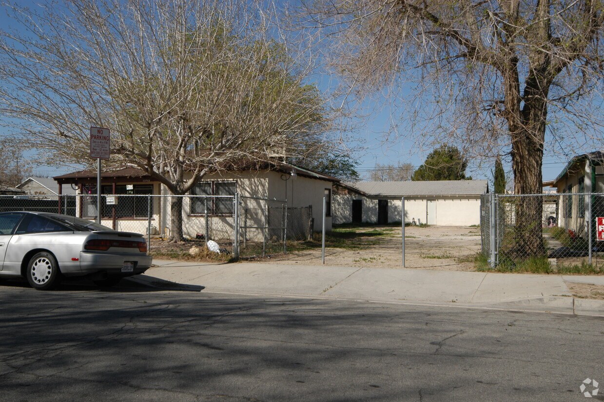 Building Photo - 45045-45047 Redwood Ave