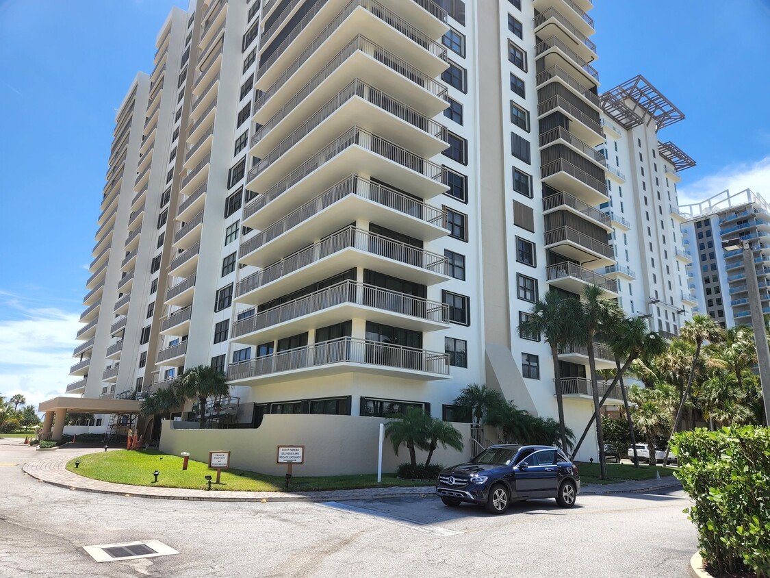 Foto principal - 3400 N Ocean Dr