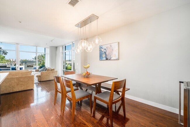 Foto del edificio - 100 Thompson Ln