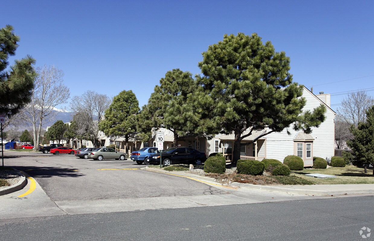 Building Photo - Crestline Townhomes