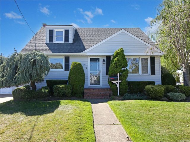 Primary Photo - 1070 Hicksville Rd
