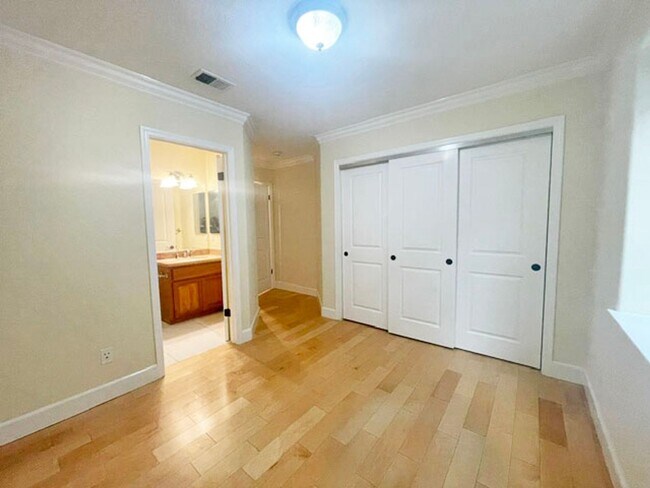 Building Photo - Beautiful 4/3.5 Cupertino Home