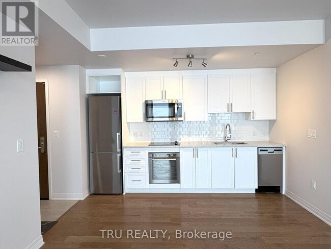 Building Photo - 805 Carling Ave