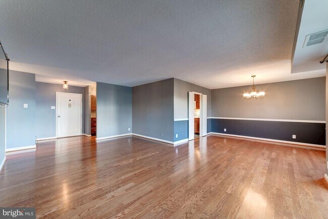Foto del edificio - 203 Yoakum Pkwy