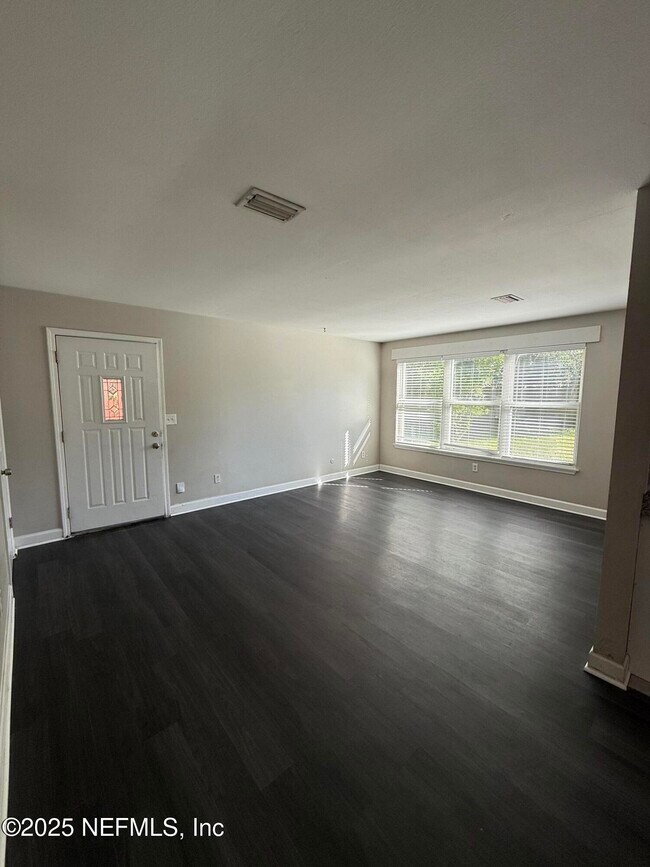 Building Photo - 10914 Indies Dr N