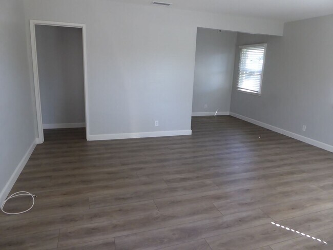 Building Photo - COMING SOON! Charming Single-Story 2-Bedroom Home in Burbank!