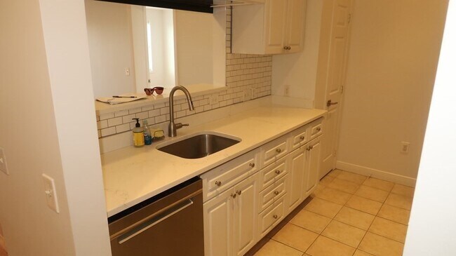 Building Photo - 8 Walnut St