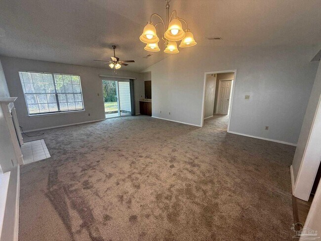 Foto del edificio - 2715 Summertree Ln