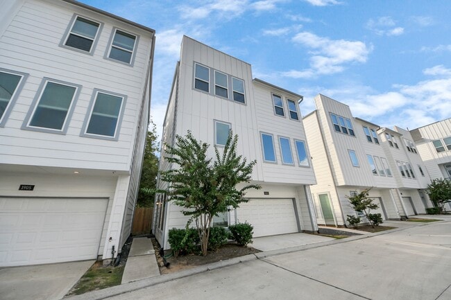 Building Photo - 1907 Lonestar Brook Ln