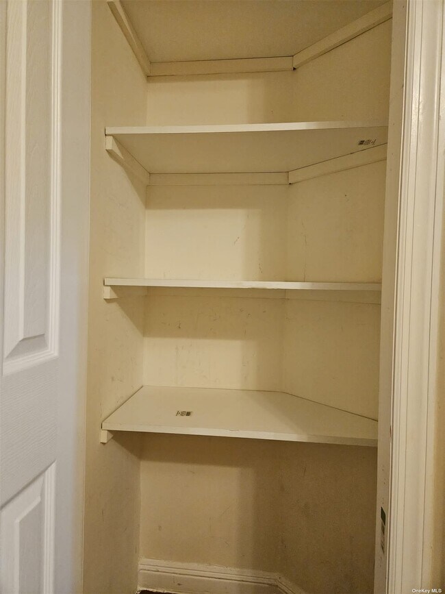 Foto del edificio - 23-12 42nd St