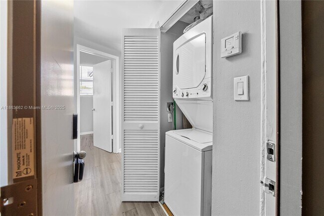 Foto del edificio - 1320 Drexel Ave